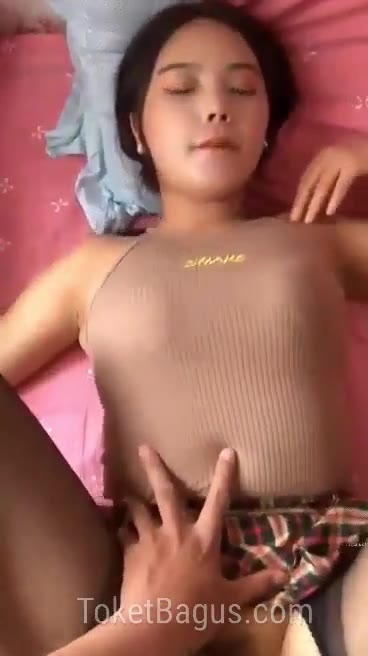 Adiknya terlalu semok buat kakak nafsu