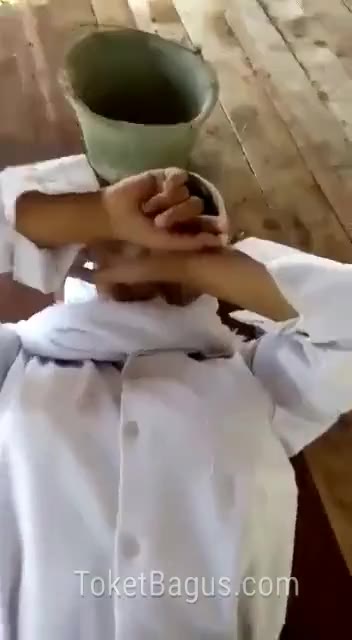 Pelajar SMP pulang sekolah ngentot digubuk