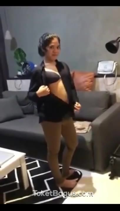 Demi iPhone 17 pro max abg mau dientot bule