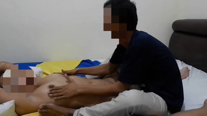 Kenikmatan Pijat mesum bisa grepe memek janda